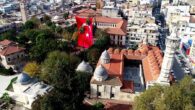 Türkiye’nin en büyük ilk Türk bayrağı Merkez Camisi’ne asıldı