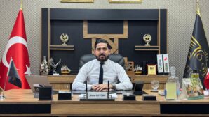 AK Parti Çukurova İlçe Gençlik Kolları Başkanı Murat Öztürk : İlçe gençlik kolları olarak ev ev gezip genç kardeşlerimizin gönüllerine giriyoruz.