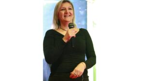 “SAĞLIK, GÜZELLİK VE BAŞARININ BULUŞTUĞU NOKTA: ESRA YILDIRMAZ ANLATIYOR”
