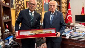 MHP Lideri Devlet Bahçeli’ye Adana’dan anlamlı hediye!