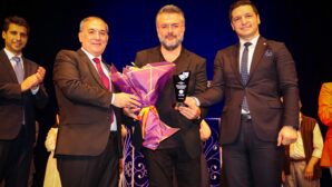 ADANA BAROSU Av. ALTUĞ POLAT TİYATRO TOPLULUĞU TARAFINDAN SAHNELENEN “SEVGİLİ DOKTOR” TİYATRO OYUNU BÜYÜK BEĞENİ TOPLADI