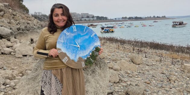 RAKAMLARIN ARASINDAN SANATA AÇILAN BİR YOL: MALİ MÜŞAVİR ARZU KILIÇ İLE EPOKSİ VE DENGE ÜZERİNE