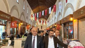 MHP Adana İl Başkanı Yusuf Kanlı’dan Büyüksaat Çarşısı’na çıkartma…