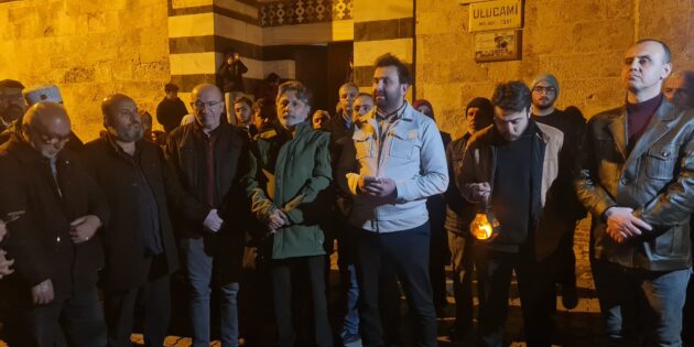 Adana’da İlk Teravih Sonrası “Ramazan Kardeşliğe Çağrıdır” Mesajı