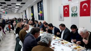 Adana İHH’den Dünya Yetimler Günü’nde Anlamlı İftar: Yetimler Aynı Sofrada Buluştu