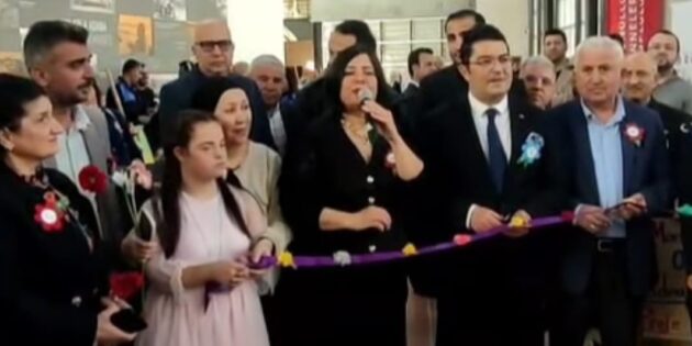 Gönüllü Anneler Topluluğu ve Özel Gereksinimli Çocuklardan “Şiddete Karşı Sevgi” Sergisi Adana’da Büyük İlgi Gördü