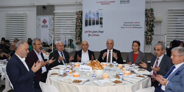 Başkan Yusuf Kanlı, iftarda vatandaşlarla bir araya geldi.