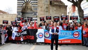 ŞEHİT ÖĞRETMEN VE ÖĞRENCİLER İÇİN ELLER SEMAYA YÜKSELDİ