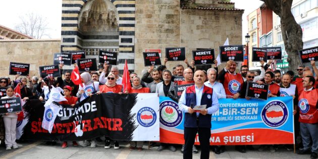 ŞEHİT ÖĞRETMEN VE ÖĞRENCİLER İÇİN ELLER SEMAYA YÜKSELDİ