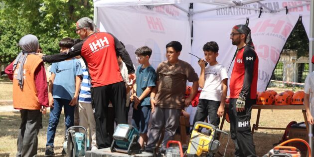 Adana İHH’nin Geleneksel Yetim Şenliğinde Yüzler Güldü