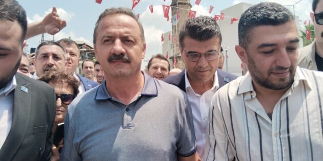  Karaisalı’da Tarihi Gün! Yavuz Ağıralioğlu’na Çiçeklerle Karşılama ve Yoğun İlgi