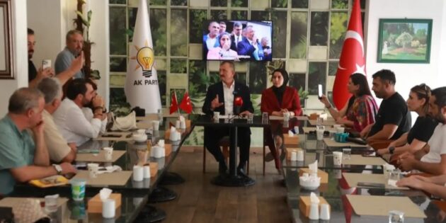 AK Parti Seyhan İlçe Başkanı Ali Coşkun gazetecilerle buluştu: “Kapımız her zaman açık”