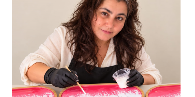 ARZU KILIÇ, EPOKSİ SANATINA ESTETİK BİR DOKUNUŞ KATIYOR