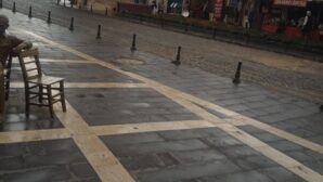 Büyük Saat’te Esnaftan Tepki: Yol Yeniden Trafiğe Açılsın