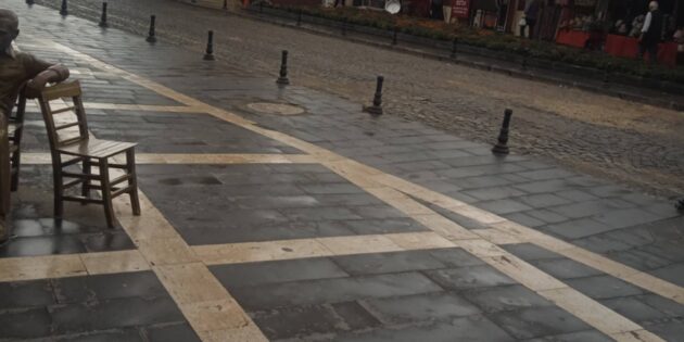 Büyük Saat’te Esnaftan Tepki: Yol Yeniden Trafiğe Açılsın